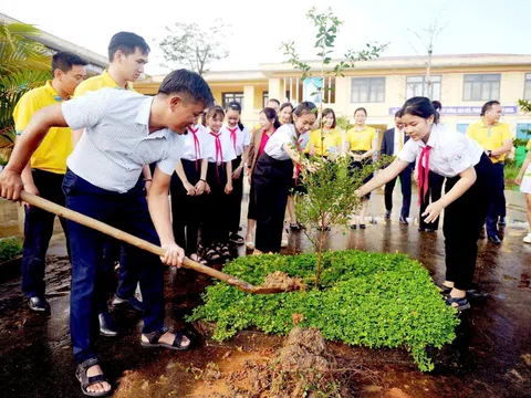 Ngân hàng thực hiện nhiều hoạt động ý nghĩa nhân dịp hiến chương Nhà giáo Việt Nam
