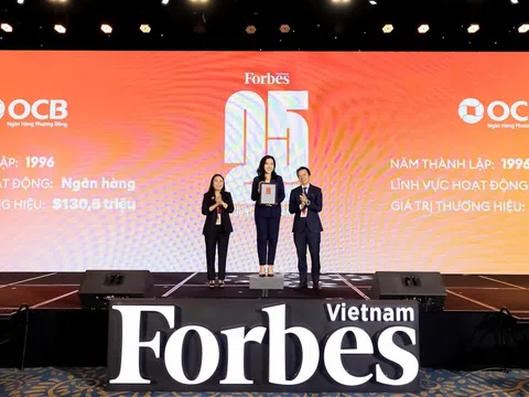 Phát triển bền vững và tiên phong số hóa, OCB vào Top Thương hiệu niêm yết dẫn đầu năm 2024