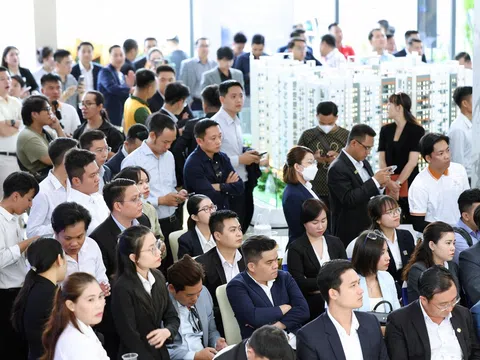 Nhà đầu tư miền Bắc 'săn hàng' căn hộ khu tây TP. HCM