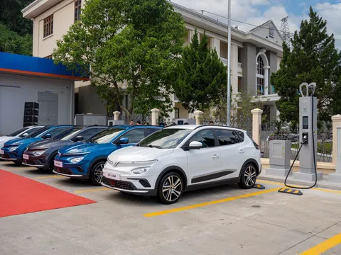 Trạm sạc nhượng quyền – Cách kinh doanh “đi tắt đón đầu” thời xe điện bùng nổ