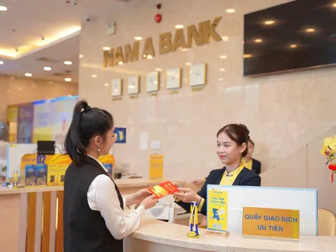 Nam A Bank lì xì khách hàng đầu xuân 2025
