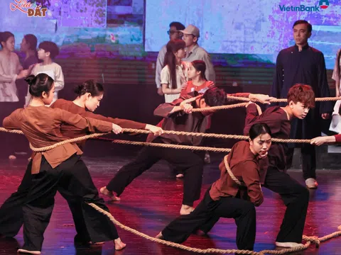 "Lửa từ Đất" – Khi lịch sử cách mạng Hà Nội được tái hiện trên sân khấu nhạc kịch