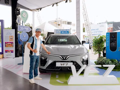 “Vi vu muôn ngả - Phủ xanh Việt Nam” đổ bộ Hải Phòng: Người dân thích thú lái thử xe điện VinFast, chớp cơ hội lên đời với ưu đãi cả trăm triệu đồng