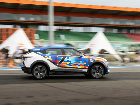 Khách hàng Việt mê mệt VinFast VF 7: “Đó là chiếc xe mơ ước của tôi”