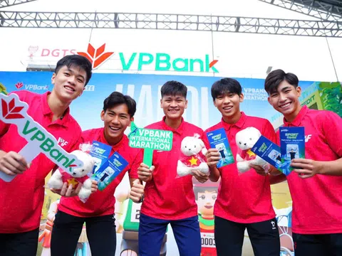 VPIM 2025: Khách hàng hào hứng trải nghiệm công nghệ “chạm” tại gian hàng VPBank