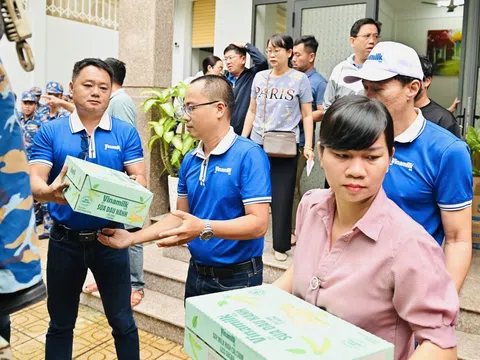 Vinamilk hỗ trợ hàng trăm nghìn sản phẩm dinh dưỡng đến người dân vùng lũ miền Trung và Tây Nguyên