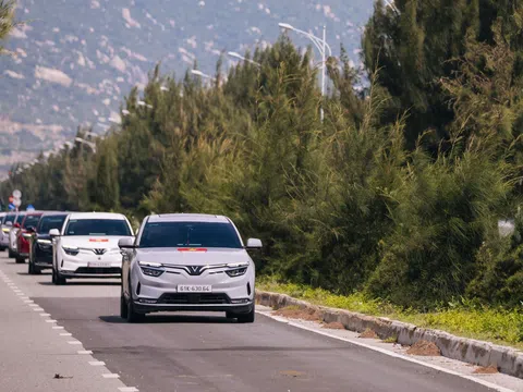 Đi 10.000 km xuyên nhiều địa hình, chủ xe khẳng định VinFast VF 8 “bản lĩnh, đáng tin cậy”