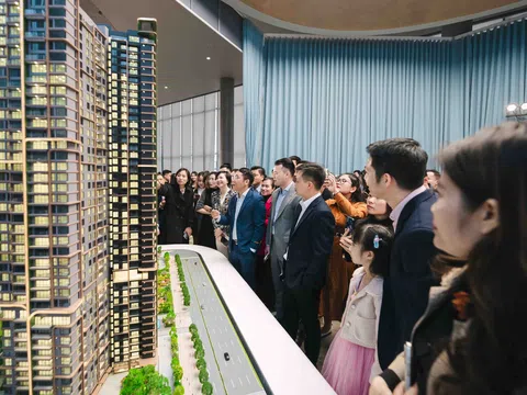 Đối thoại chủ đề “Bảo địa đồng cung - Cửu long hội tụ” cùng nhà nghiên cứu Nguyễn Quang Minh tại Lễ ra mắt sa bàn dự án LUMIÈRE Essence Peak