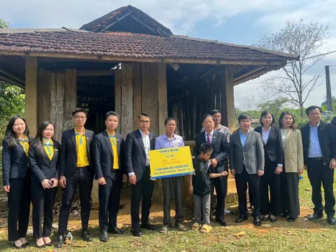 Nam A Bank trao tặng 10 tỷ đồng hưởng ứng Tháng Nhân đạo năm 2026