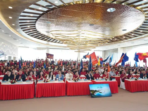 “Vịnh trong vịnh” đánh thức dòng tiền: Đảo Ngọc vừa ra mắt đã thành “tâm chấn” của miền Trung