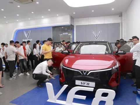 Khoang lái nâng cấp, “full ADAS”, VinFast VF 8 thế hệ mới hút khách cuối tháng 6