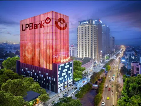 LPBank báo lãi gần 6.000 tỷ đồng, thu ngoài lãi tăng 33% sau 6 tháng đầu năm 2026