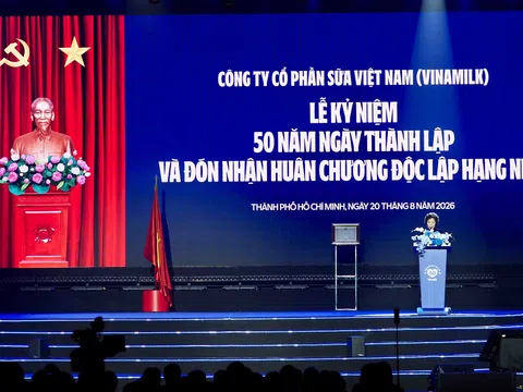 Vinamilk đón nhận Huân chương Độc lập hạng nhất