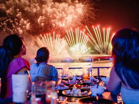 Show diễn trên biển, dạ tiệc bên sóng làm nên sức hút MICE của Thị trấn Hoàng Hôn, Phú Quốc