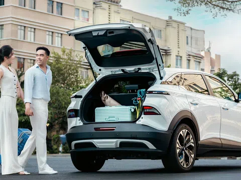 Đưa cả nhà lái thử, khách hàng chọn VinFast VF 6 cho những chuyến về quê